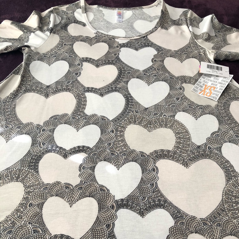 LulaRoe XS Perfect T Heart Pattern Black and Tan
